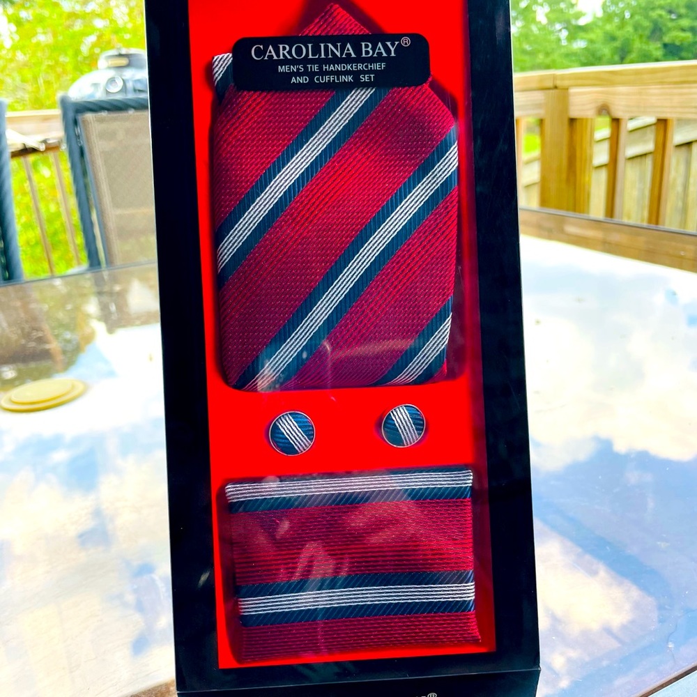 ‼️Close Out‼️ Necktie, Handkerchief , Cufflink set.  NEW in original packaging.